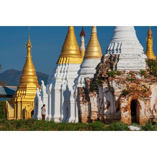 Haseltine, Tom 아티스트의 Myanmar-Shan State-Indein-Shwe Indein Pagoda작품입니다.